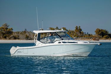 32' Boston Whaler 2023 Yacht For Sale